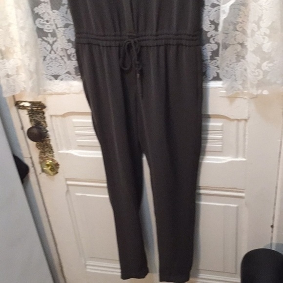 NWT Vince. Jumpsuit in olive with drawstring waist - Picture 4 of 6
